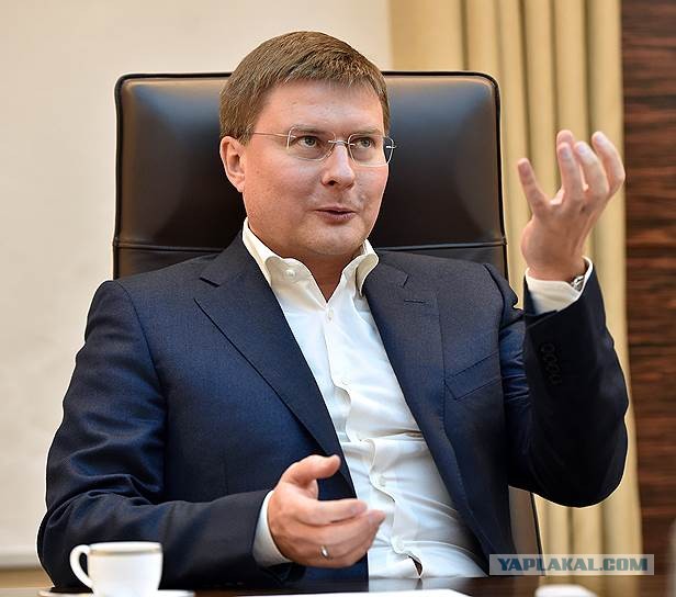 Шесть руководителей "Алроса" выплатили себе 332 миллиона за полгода