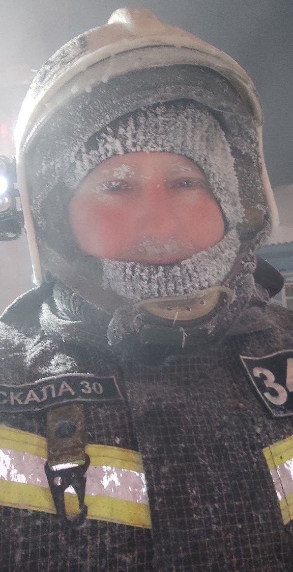 Противопожарная охрана Красноярского края опубликовала фотографии огнеборцев после тушения пожара при −51