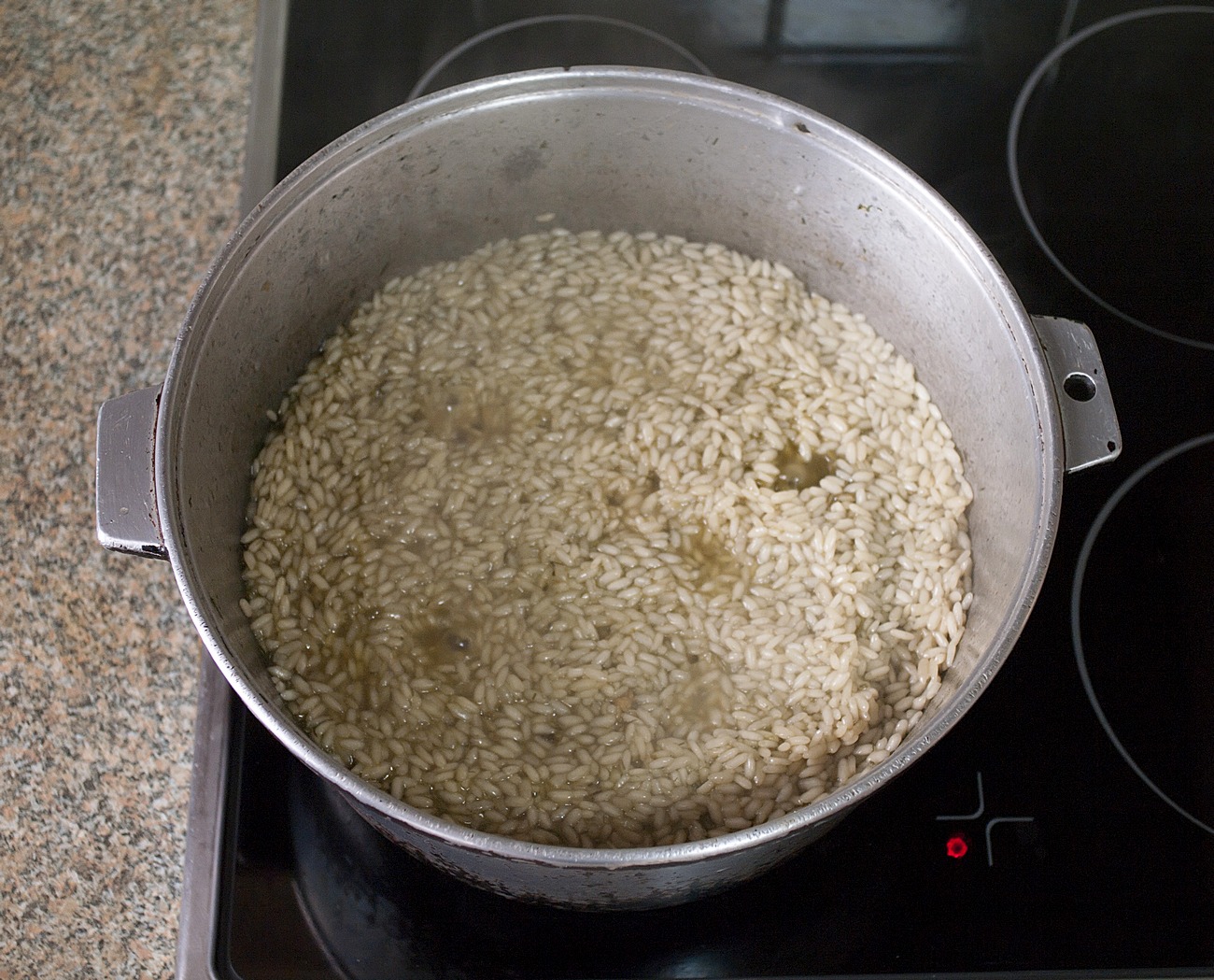 Плов и шавля в чем разница. Рис в переваренном виде. Рис в плове не доварился как исправить. Бахш 137338 v. Не доварился рис в плове что делать.