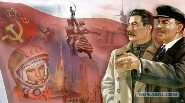 13 500 алых цветов возложено к могиле Сталина в Москве