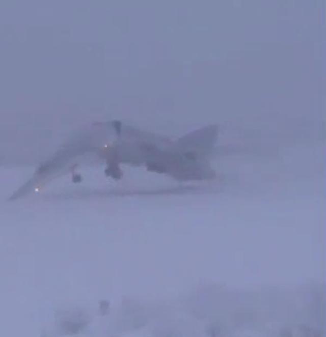 В сети появилось видео катастрофы самолета Ту-22М3 RF-94159 35 красный ВКС РФ в Оленьей (Мурманская область)