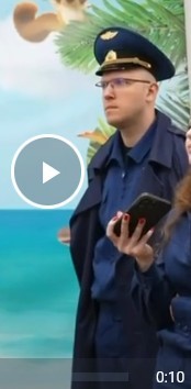 Первого в Москве лемура-психолога Васю изъяли из антикафе и передали в зоопарк