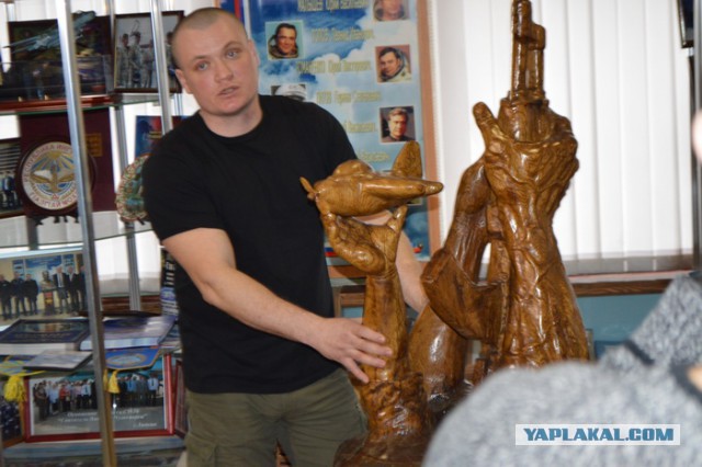 Александр Маршал спел песню «Я не Шарли, я Су-24» на 23 февраля