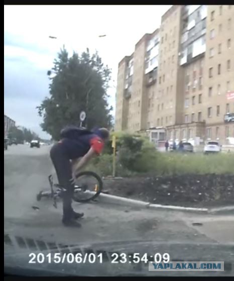 Подбила велосипедиста! И уверена, что полностью права!