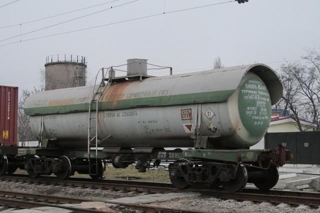 Цистерна для перевозки хлора 15-1556. 15-1556 цистерна. Вагон цистерна. Цистерна для хлора модель 15-1556-03. 15-1556 цистерна.
