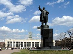 И Ленин такой молодой...