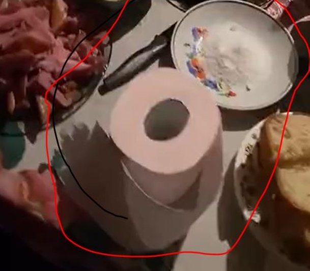 Стол накрыт