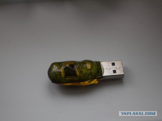 Два куска флешки