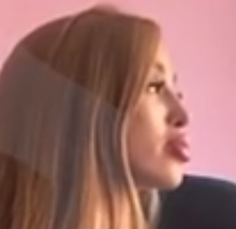 Чиновница из ХМАО засняла в соцсети, как "красиво сидит" на рабочем месте, а мэр города отправил видео на комиссию по этике