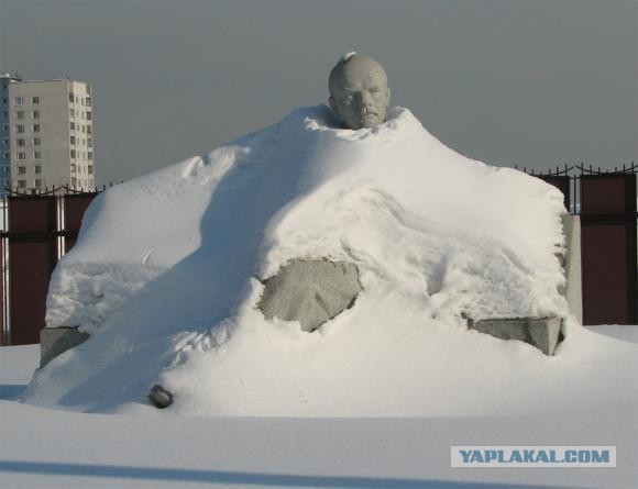 Снег и Ленин