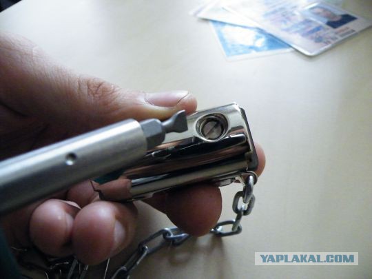 ГАИшник с автоматом напал на журналиста ДК