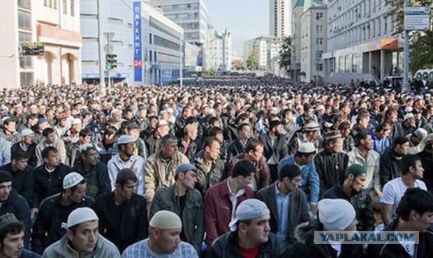 Свастика - украшение Новогодней Риги