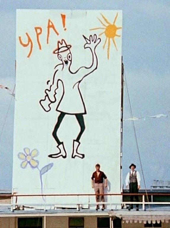 В центре Ярославля установили скульптуры танцующим девушкам, посвященные году театра в России