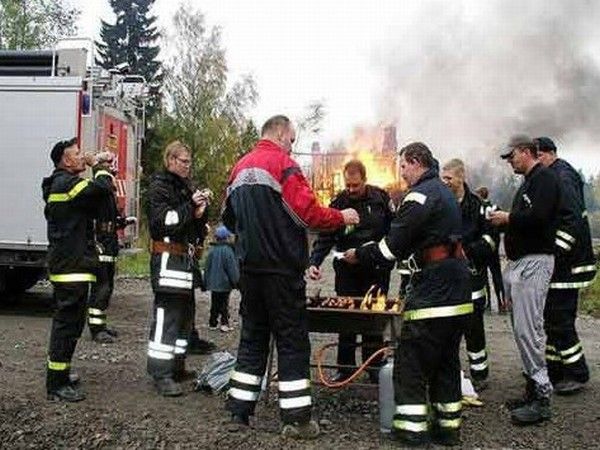 Фотожаба: Что же его так заинтересовало?