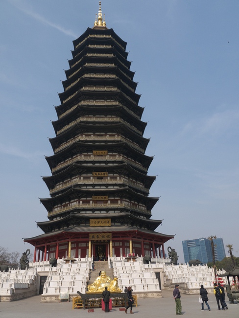 Одни уверены, что Египетские пирамиды построили инопланетяне, другие отрицают. Кто прав?