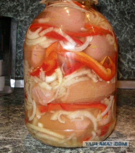 Даже сосиски замариновала