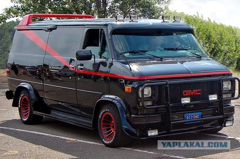 Реклама магазина в Америке. Сколько автомобилей вы насчитали из фильмов?