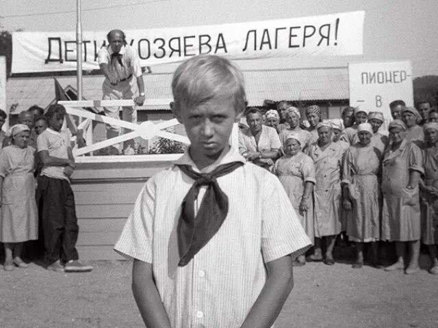 Посоветуйте, какие советские детские фильмы для школьного возраста скачать?