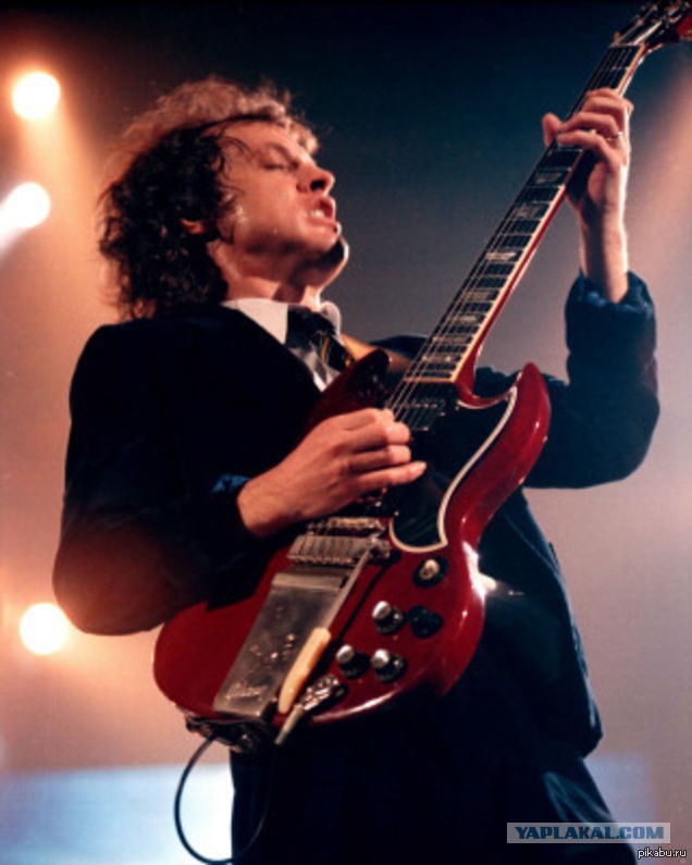 AC/DC умелыми женскими руками...