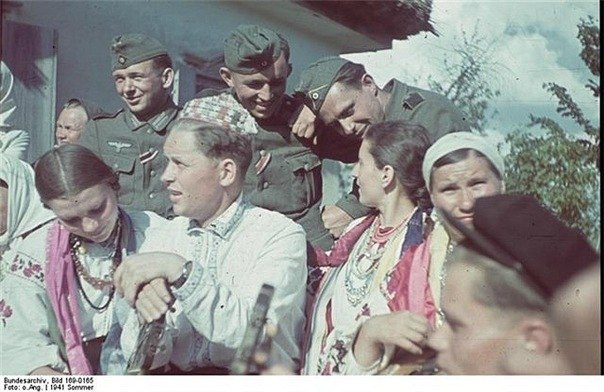 "Двадцать второго июня, ровно в четыре часа..."