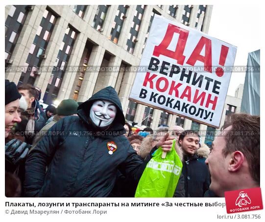 В Ростове полуобнаженные девушки вышли с плакатами «Обобрали до трусов»
