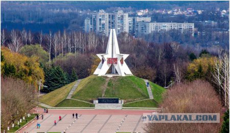 В Брянске девушка станцевала на Звезде на Кургане Бессмертия ради лайков