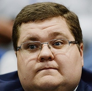 Сын российского миллиардера снимает квартиру на окраине Москвы и ездит на метро