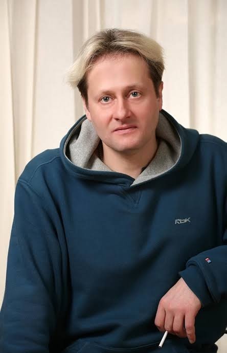 Подружки тестируют фильтр на телефоне