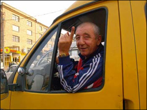 Девушка, садитесь!