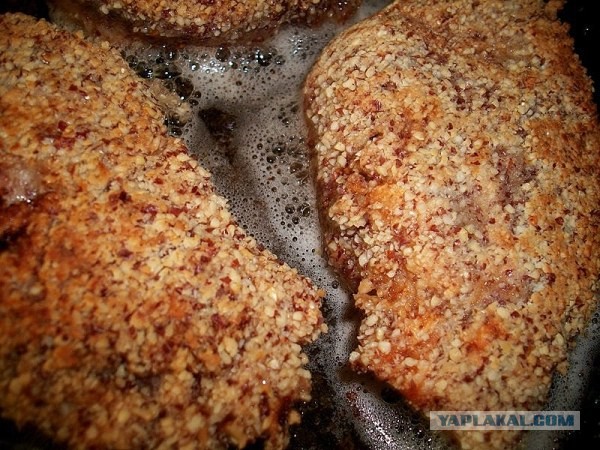 «Ишь грудь выпячила, бёдрами виляет, - Курица!», совместный пост  - Frau Marta и Mitsv