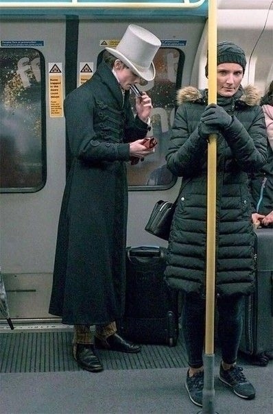 Модники, скрывающие свою неземную красоту в подземельях нашего метрополитена