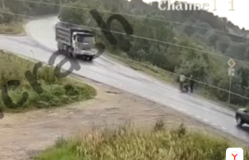 Момент вчерашней смертельной аварии в поселке Богородское под Сергиевым Посадом попал в объектив камеры наблюдения