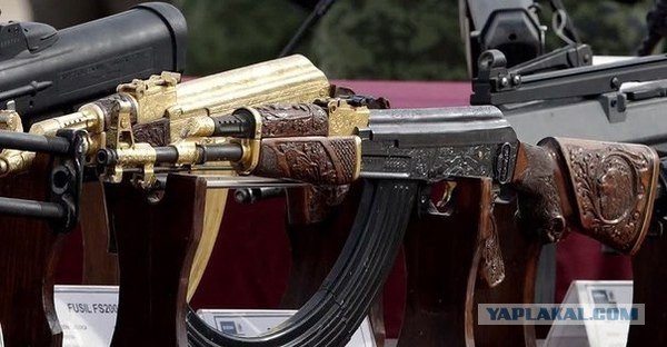 Пистолеты. Револьверы. Гравировка.