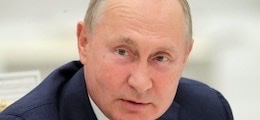 Путин утвердил сокращение расходов на экономику и медицину и рекордное повышение финансирования силовиков.