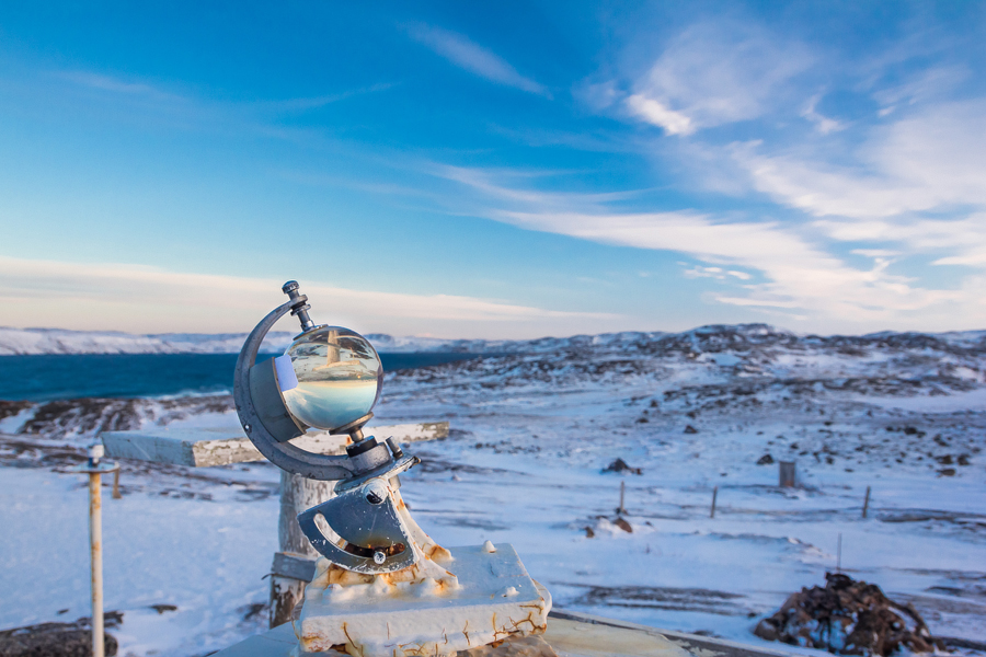 Есть на полярном круге. Гидрометеорологическая станция «мыс Крильон». Метеостанция зимой. Полярные метеостанции России. Метеостанции на островах арктического.