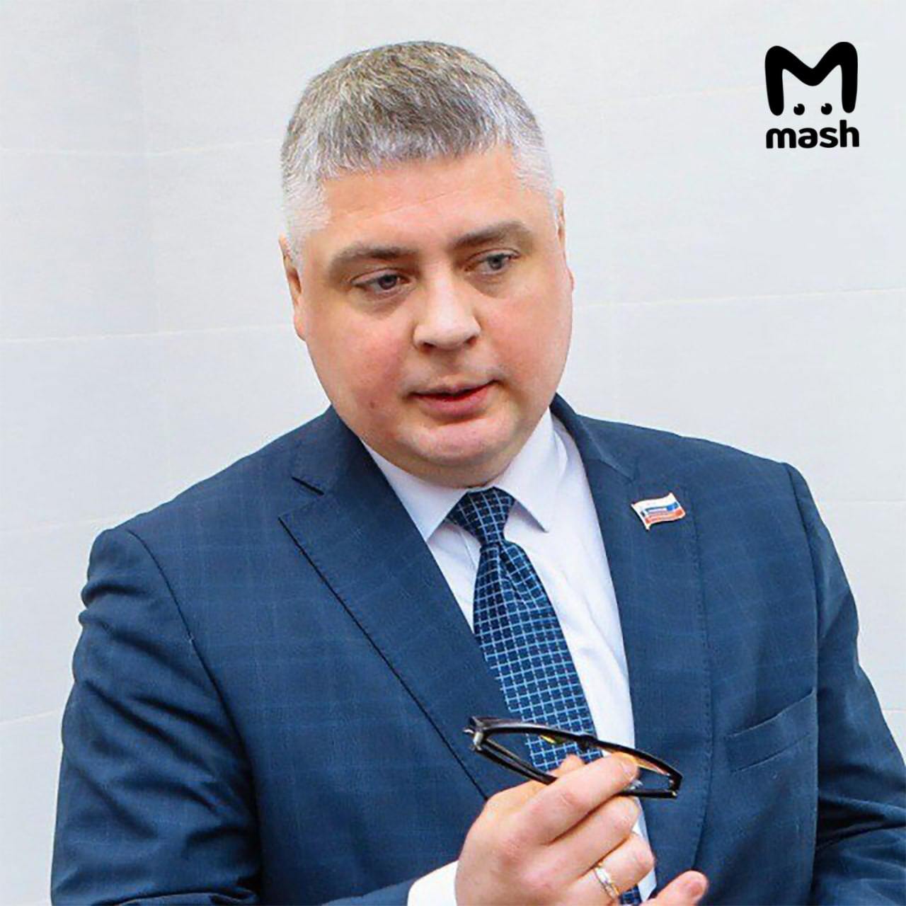 «Я могу купить себе бизнес-класс, но я летаю с народом. Ну для меня это неприемлемо. Я не хочу лететь ни с кем, нет!»