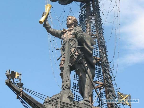 зураб церетели памятник петру 1. кому поставили первый памятник. памятник петру первому в саратове на набережной. памятник петру 1 в саратове. церетели памятник петру 1.