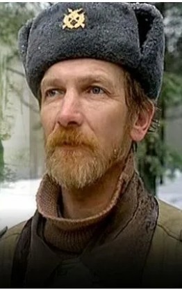 Грибники на дереве и кабаны
