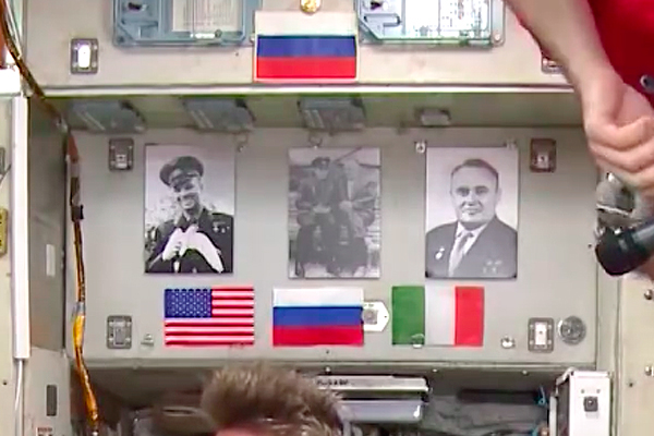 Российские космонавты на МКС заменили