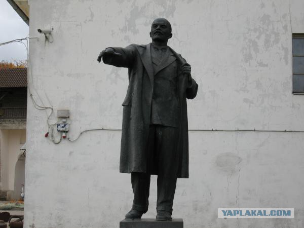Памятники Ленину