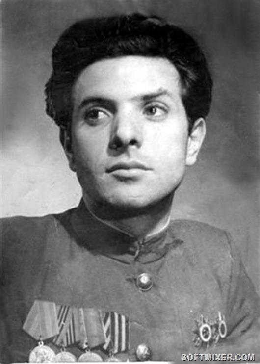Армейские фотографии советских знаменитостей.