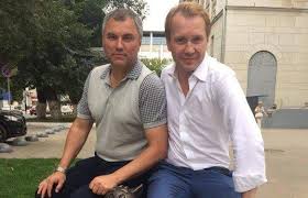 Молодые сотрудницы сербкой фирмы щеголяют в бикини на корпоративе