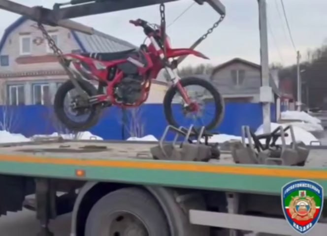 В Казани полицейские изловили малолетнего хруста.