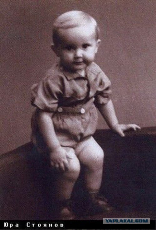 Знаменитости в детстве. Фото из домашних архивов