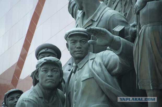 Ни шагу от гидов и марши по утрам. Белорусы рассказали, как съездили в Северную Корею.
