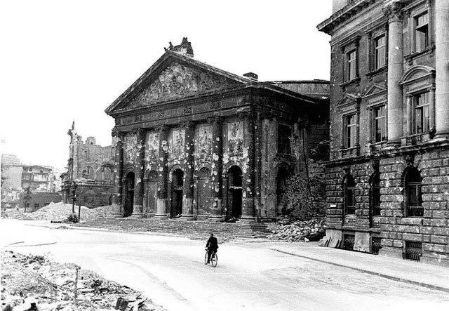 Исторические моменты Победы. Апрель-май 1945г