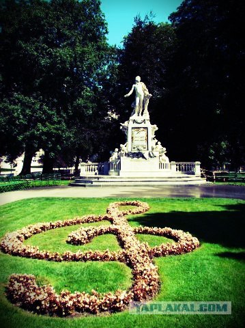 И целого мира мало!