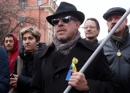 «От всякой нечисти страну освободить»: Совет Федерации предложил заменить англоязычную музыку в ресторанах на русскую