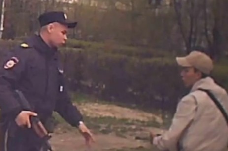 Пассажир стрелял в таксиста из пневматики. Видео с задержанием
