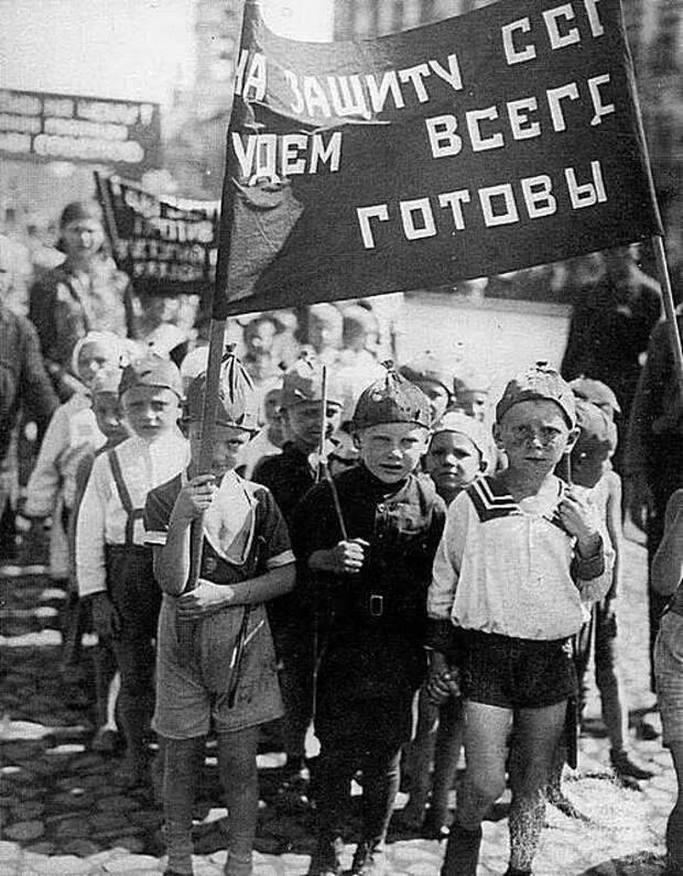 Мир, Труд, Май!